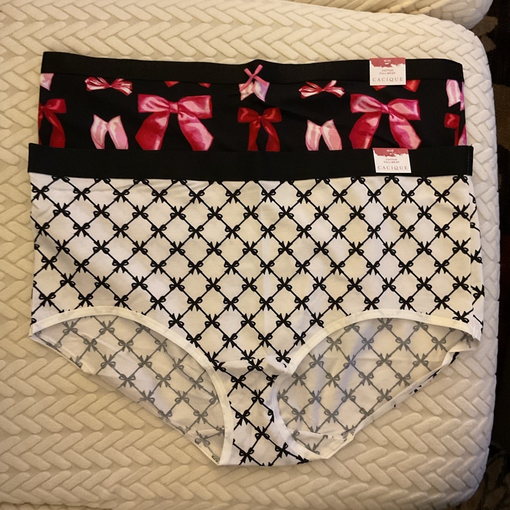 Cacique Women's Black and White Bow Patterned Panties NWT